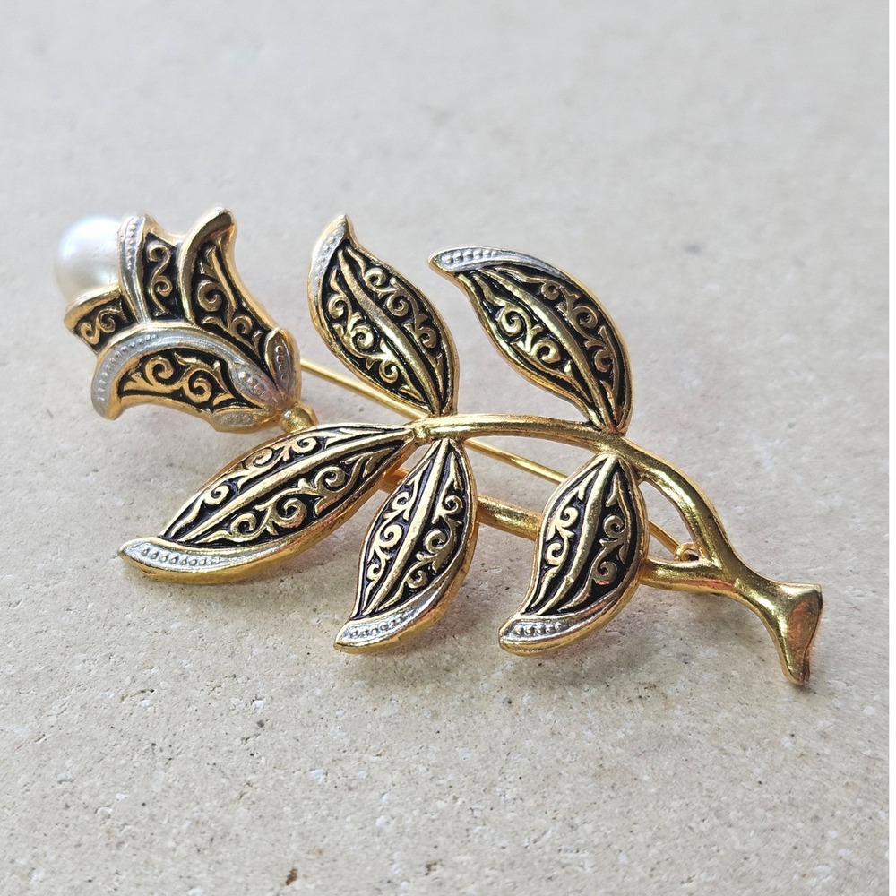 Vtg Faux Damscene Gold Tone Rosebud Leaf Brooch Pearl Black Enamel Scrollwork